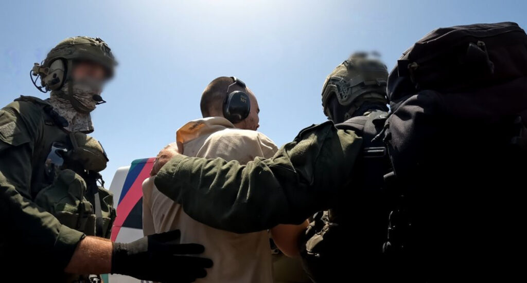 הוריו של אנדריי קוזלוב מספרים על ההתעללות שעבר בשבי חמאס