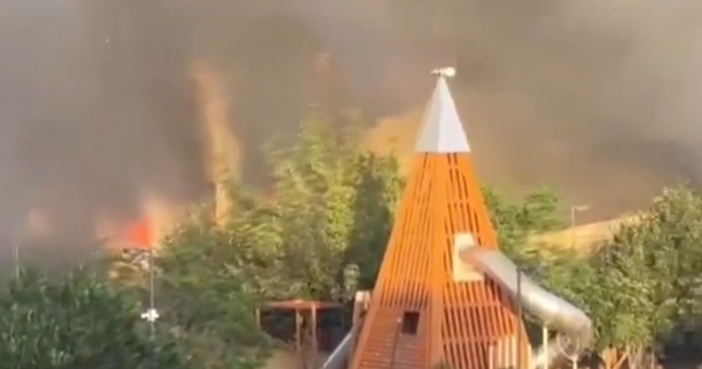 חמושים פותחים באש על בתי כנסת וכנסיות בדגסטן שברוסיה, והרגו עשרה, לפי דיווחים בתקשורת.