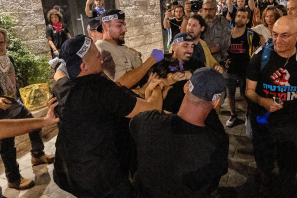 מאות נפגעי אלימות משטרתית למשטרה: די לאלימות