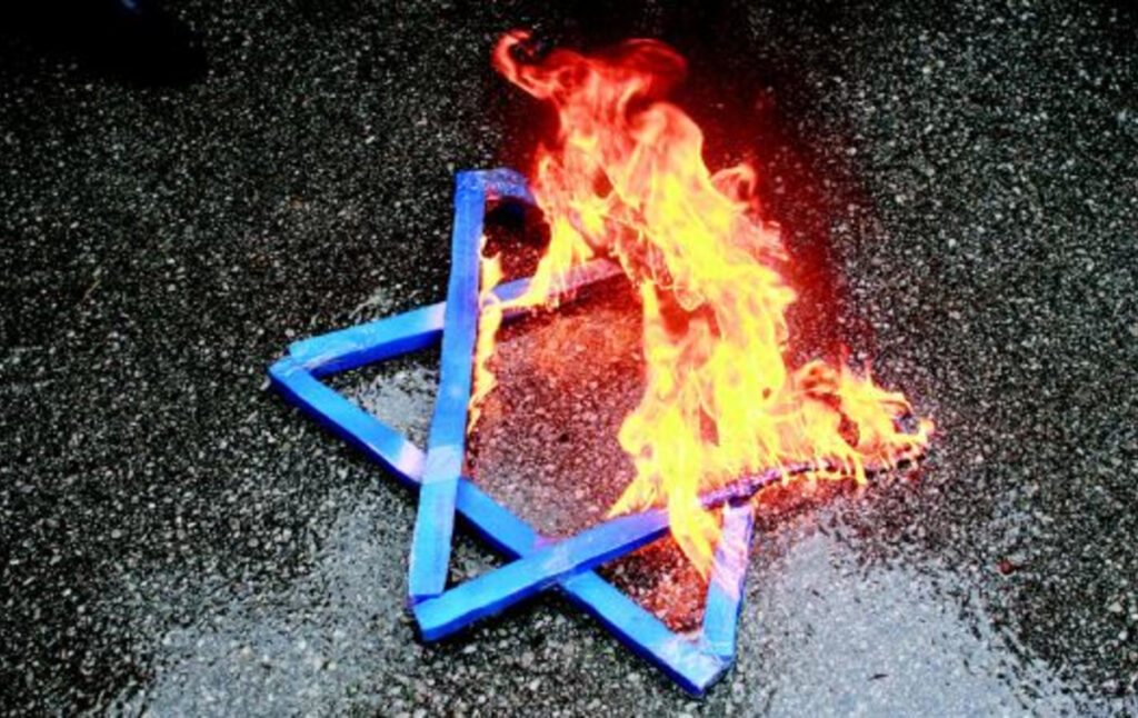 "דם על הידיים שלכם": בית המנהלת היהודיה של המוזיאון הני יורקי הושחת