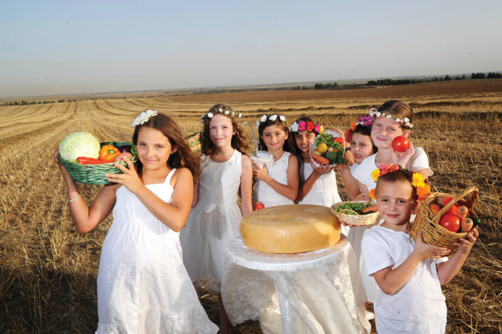 חג שבועות בסימן רגשות מעורבים: כ-56 קיבוצים יחגגו הרחק מביתם