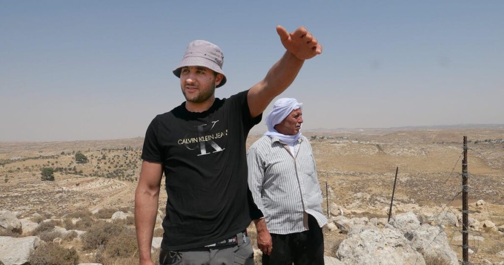 המתנחלים גירשו את המשפחה הפלסטינית הזו מכפרם. ואז שוב התחילה הזוועה