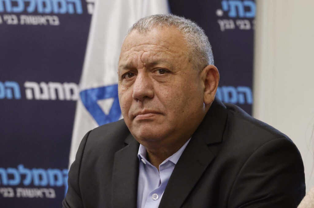 איזנקוט: "ההבדל בין נתניהו לגנץ? אחד נלחם בטרור והשני כתב על זה"