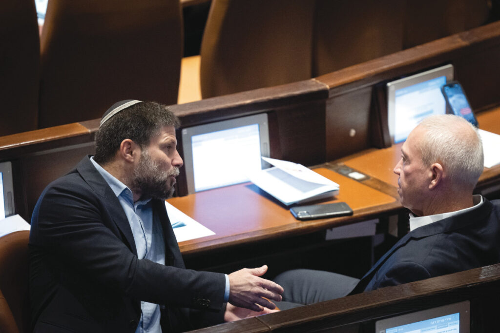 סמוטריץ' נגד גלנט: "שר הביטחון תקוע בעבר ומסרב להתקדם"