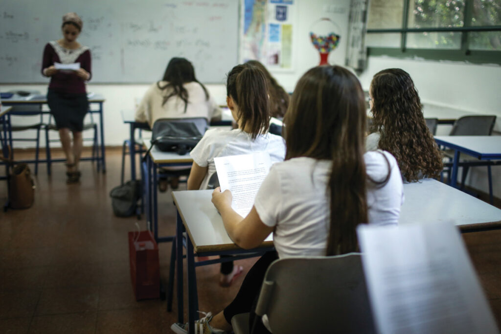 הבנות מצטיינות בחשיבה יצירתית יותר מהבנים: מבחני הפיזה ונחשפים