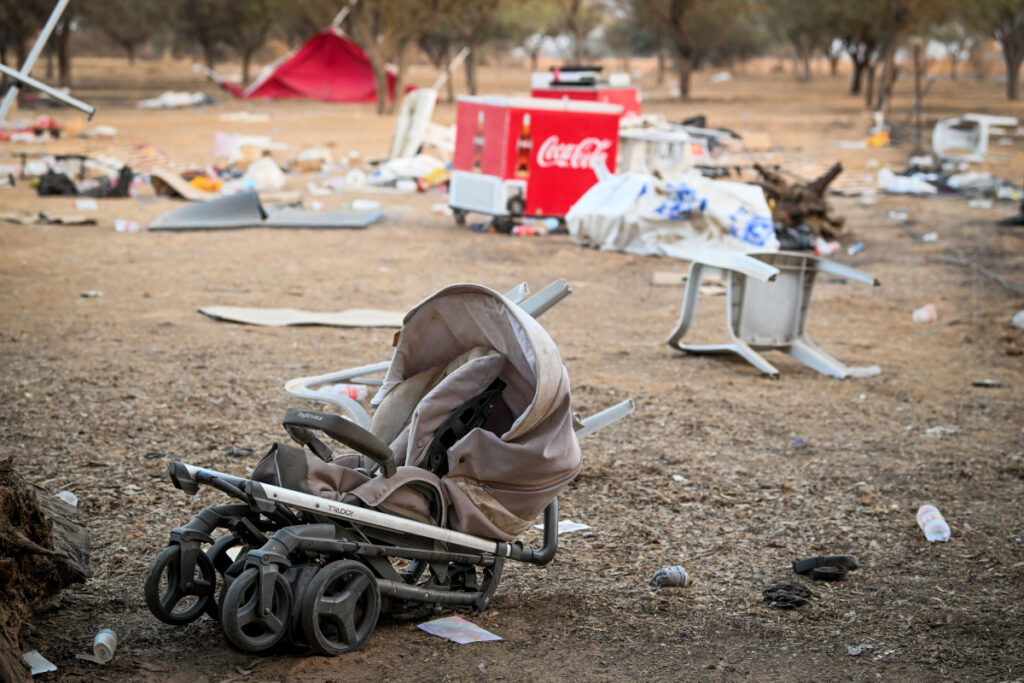 המלחמה בעזה: "בין הגופות בשטח ראיתי זוג מחובק"