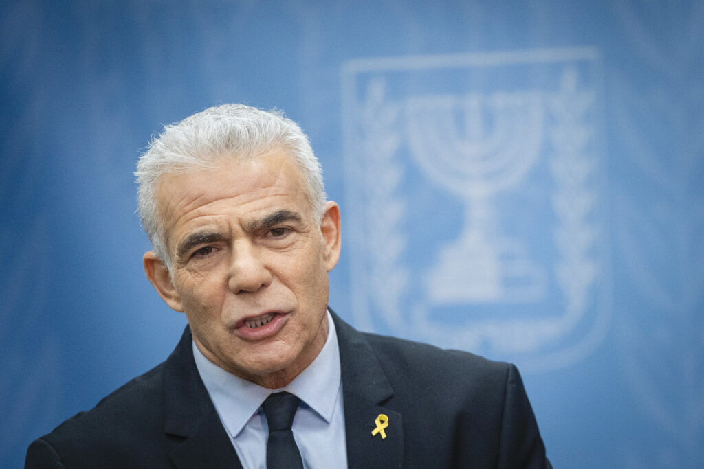 יאיר לפיד נגד בנימין נתניהו: "כישלון מהלך, משקר כדרך חיים"