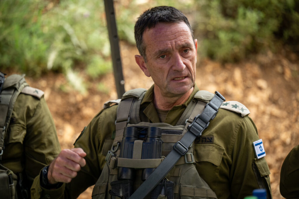 הרמטכ"ל הרצי הלוי נפגש עם קצינים ערבים בבחריין