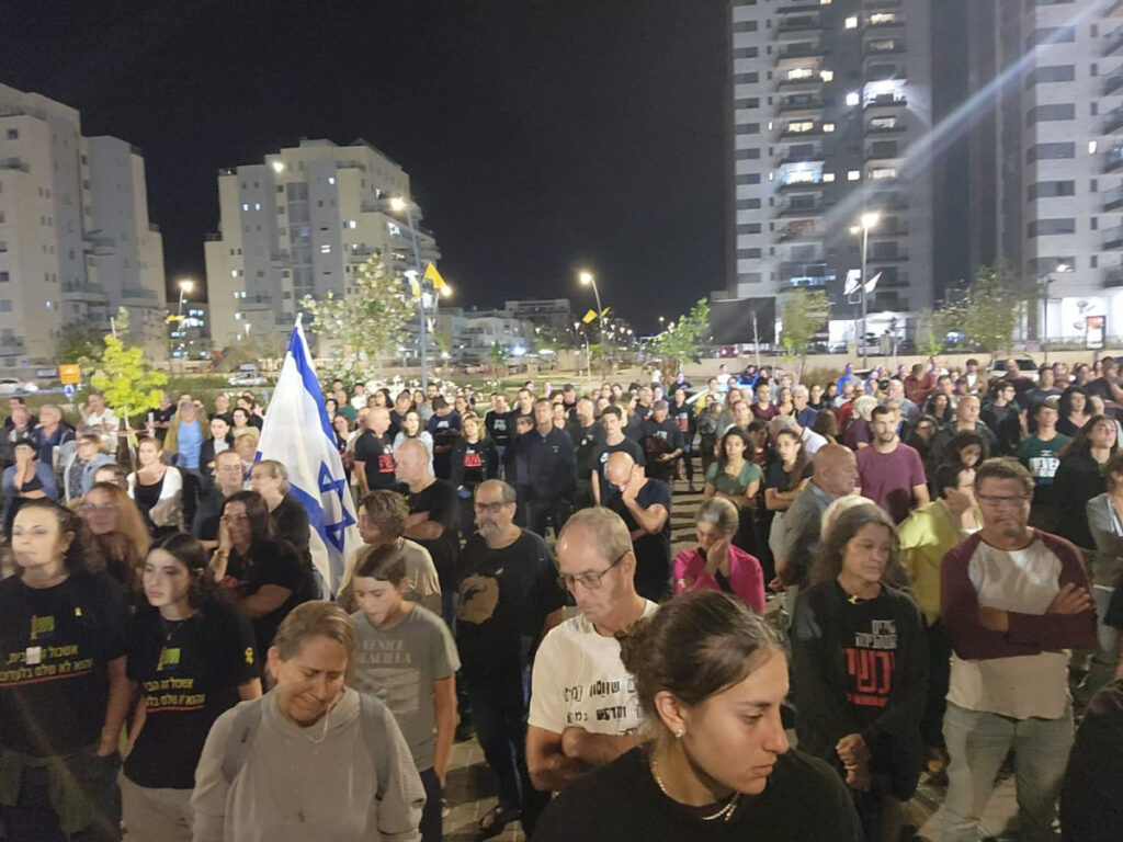 ניר עוז בפנייה לממשלה: "רק עסקה תעשה חסד עם החטופים והחיילים"