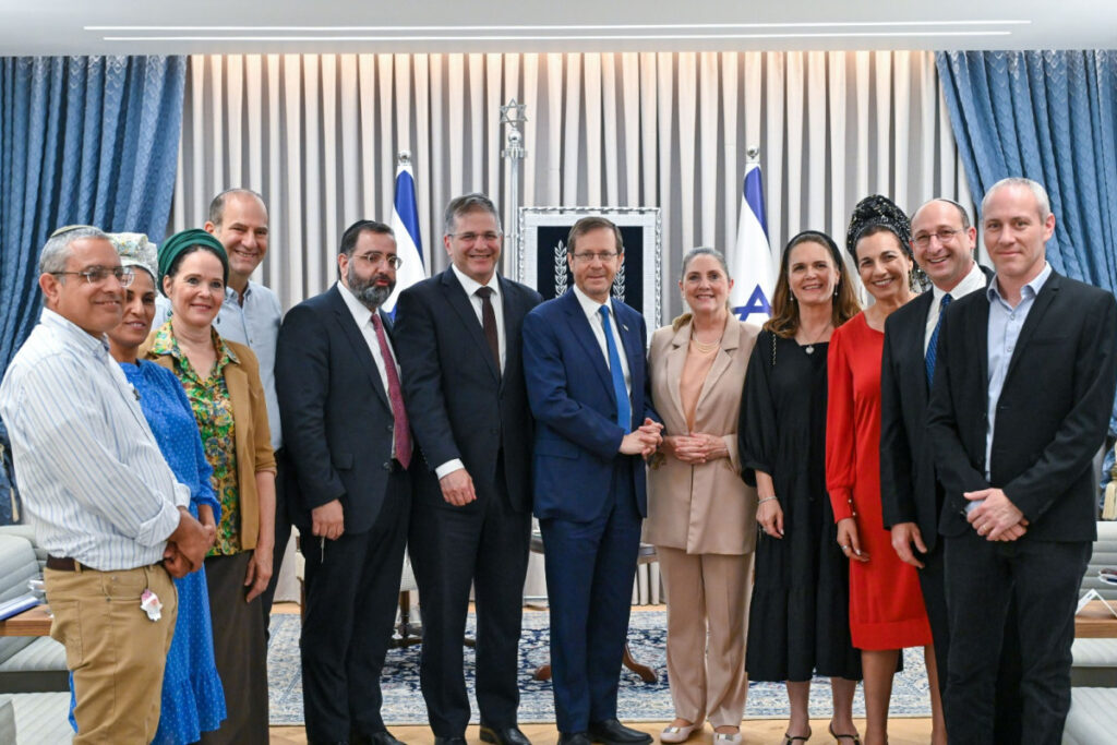 לציון עשור לרצח שלושת הנערים: הכנסת אישרה סופית את חוק "יום האחדות"