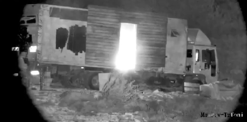 מחבל הצית את הקרוואן בחוות שדה אפרים: הזוג ניצל בזכות שבע הברכות
