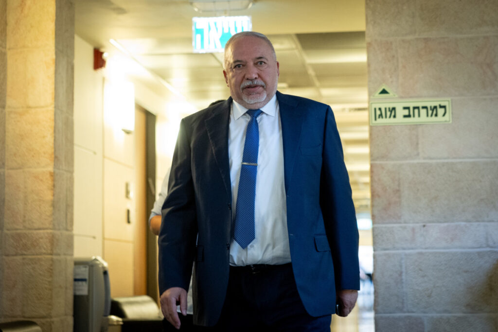 בחירות: אביגדור ליברמן מסביר מדוע הוא צריך לעמוד בראש המחנה הימני