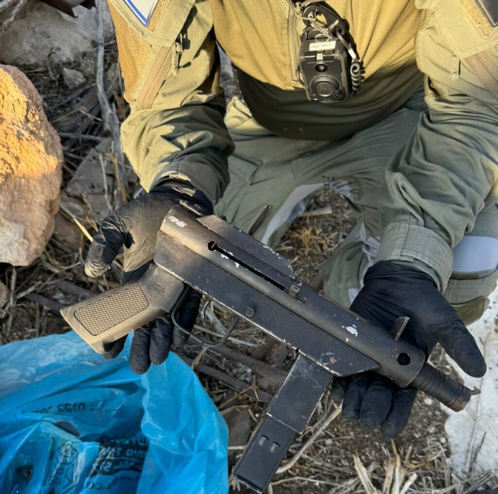 אקדח ורובה M-16: אמל"ח רב אותר בשקית אורז באדמה | פרסום ראשון