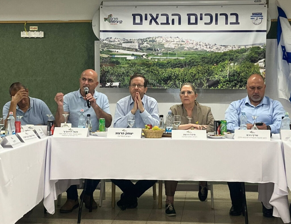 הרצוג נפגש עם ראשי רשויות בצפון: "תיזכרו בזכות המנהיגות שלכם"