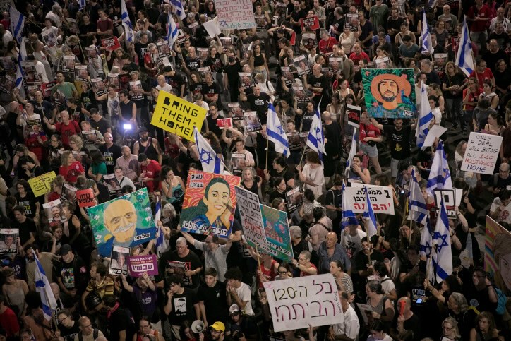 עימותים ומכת״זית בקפלן: המשטרה עצרה 10 מפגינים במחאה בתל אביב, 4 נעצרו בקיסריה