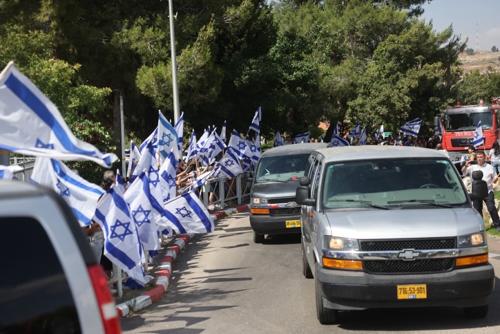אלפים הגיעו להלווייתו של פקד ארנון זמורה, לוחם הימ״מ שנפל במבצע לחילוץ החטופים
