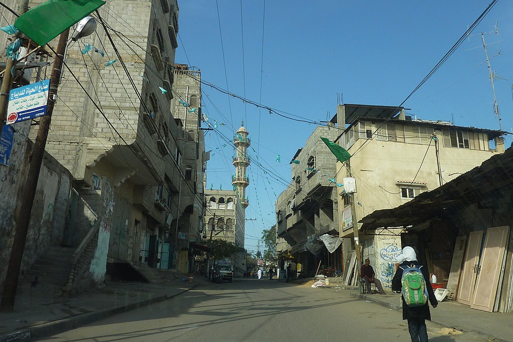 מבצע חילוץ החטופים: באור יום, תוך פשיטה על שני מבנים במקביל