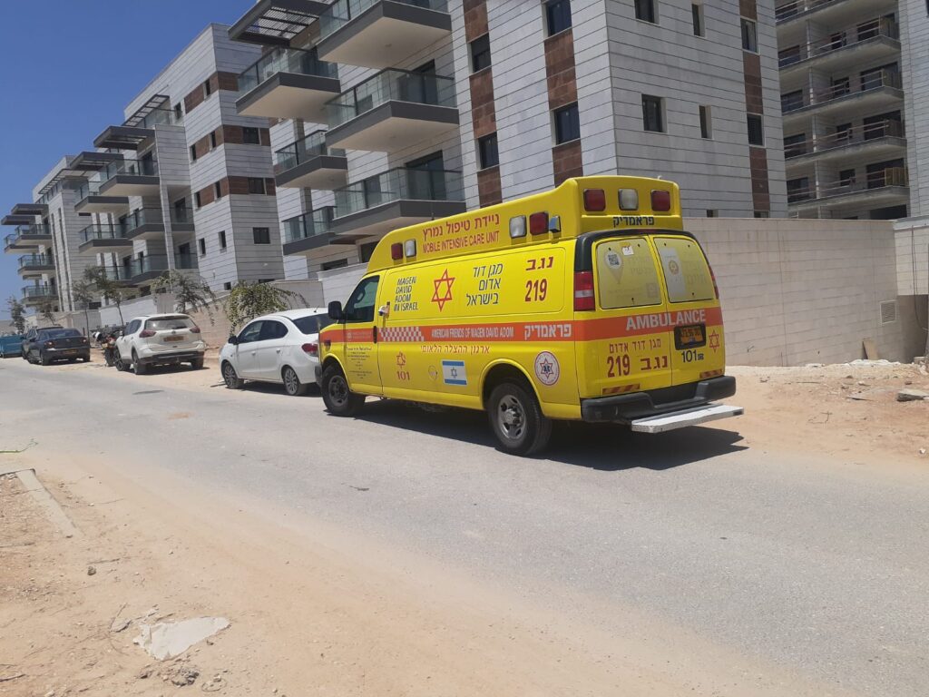 עובד כבן 30 נהרג בתאונת עבודה בתל אביב; שלושה עובדים נפצעו בתאונות, אחד מהם קשה