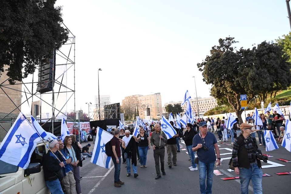 המחאה עולה שלב: ״יום שביתה אזרחית״ הוכרז ברחבי הארץ, כביש החוף נחסם בשל הפגנה