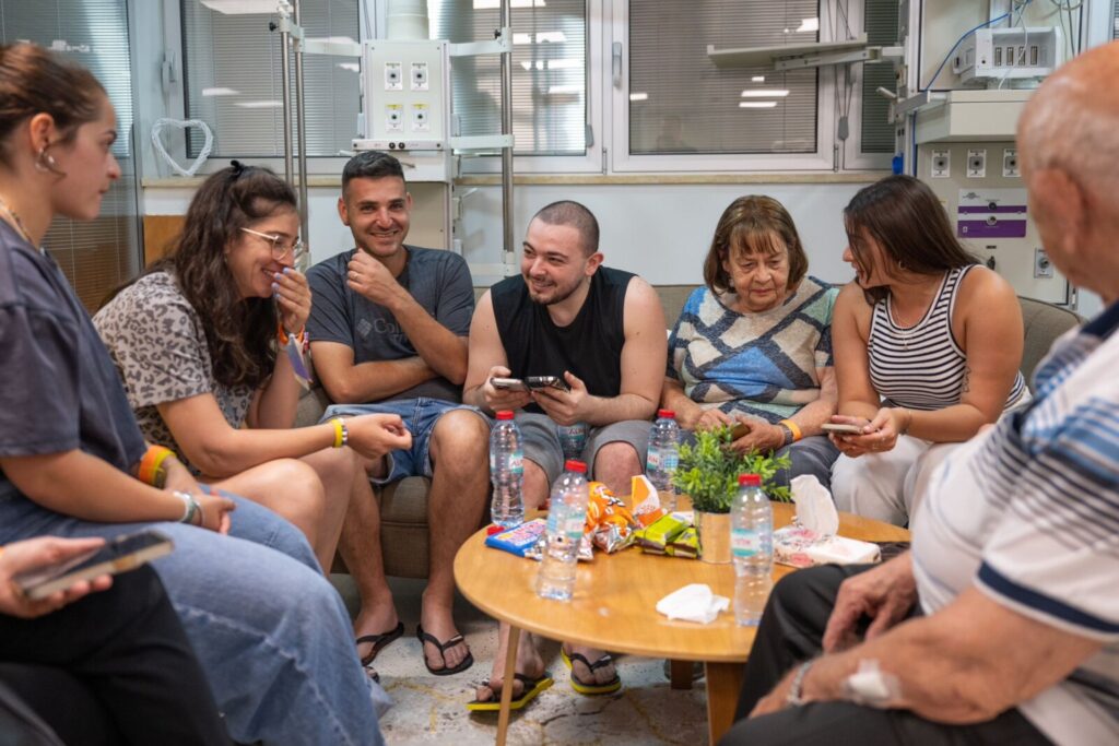 אמו של אלמוג מאיר ג׳אן: ״המשאלה שלי התגשמה, אבל יש 120 משפחות שעדיין מחכות״