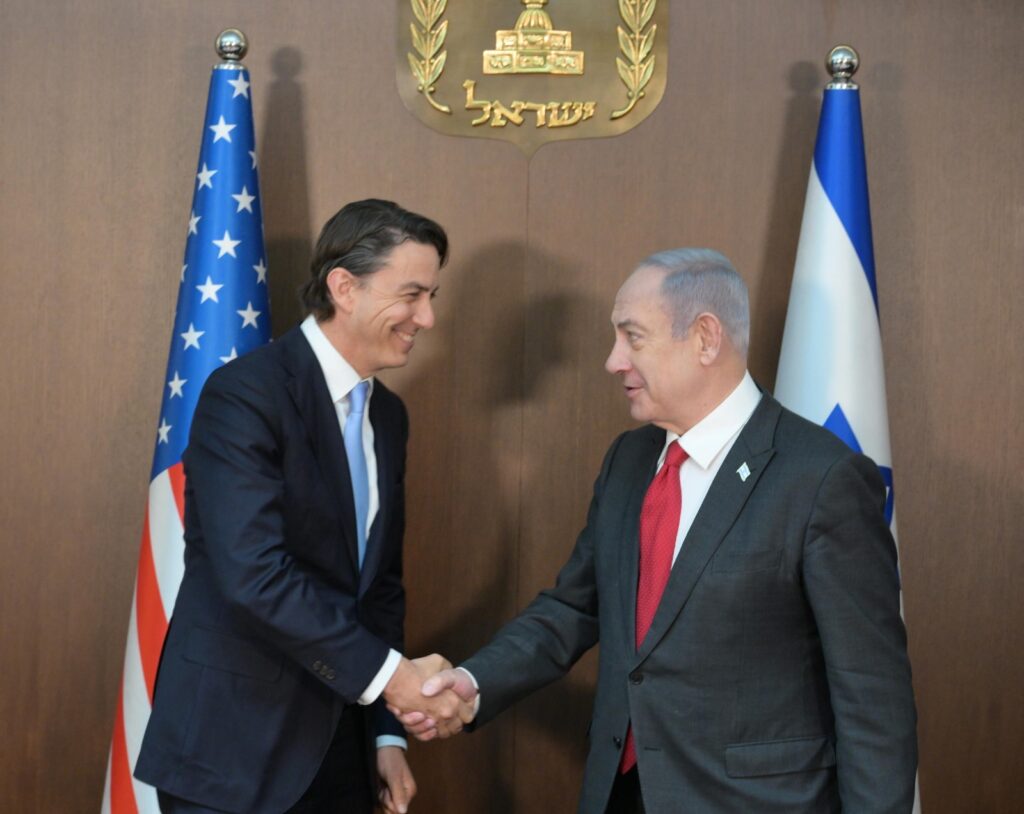 השליח האמריקאי עמוס הוכשטיין נפגש עם הנשיא הרצוג ועם נתניהו