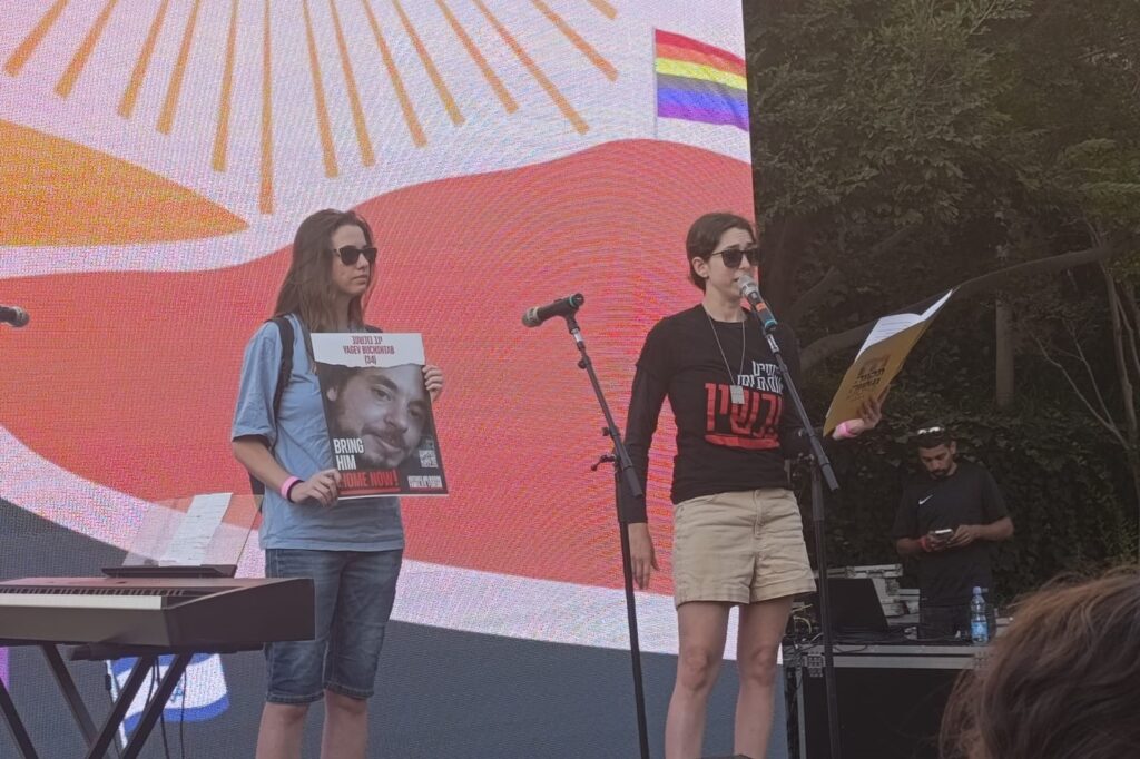 חברתו של החטוף יגב בוכשטב בצעדת הגאווה ברחובות: "הוא מהראשונים שסיפרתי להם שהתאהבתי באישה"