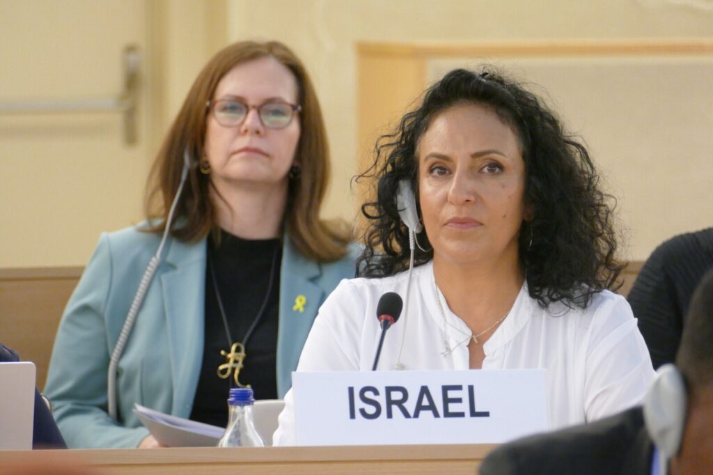 מירב לשם-גונן, אימה של רומי החטופה בעזה, למועצת זכויות האדם באו"ם: "עזרו לי לחבק את בתי שוב"