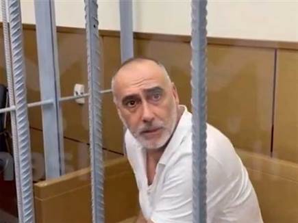 צפו: לירון בסיס מובא לבית המשפט ברוסיה