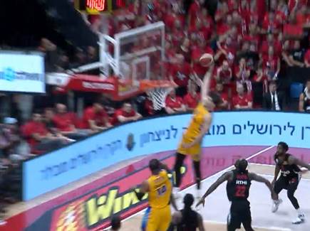 "הדאנק של העונה": צפו בסורקין מתפוצץ