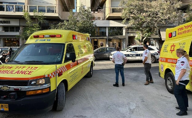 בהלה בכיכר המדינה: כוורת זיקוקים התפוצצה בכניסה לחנות…