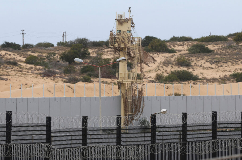 נתניהו הכחיש, אבל גורמים במו"מ מודים: נשקלת נסיגה מציר פילדלפי