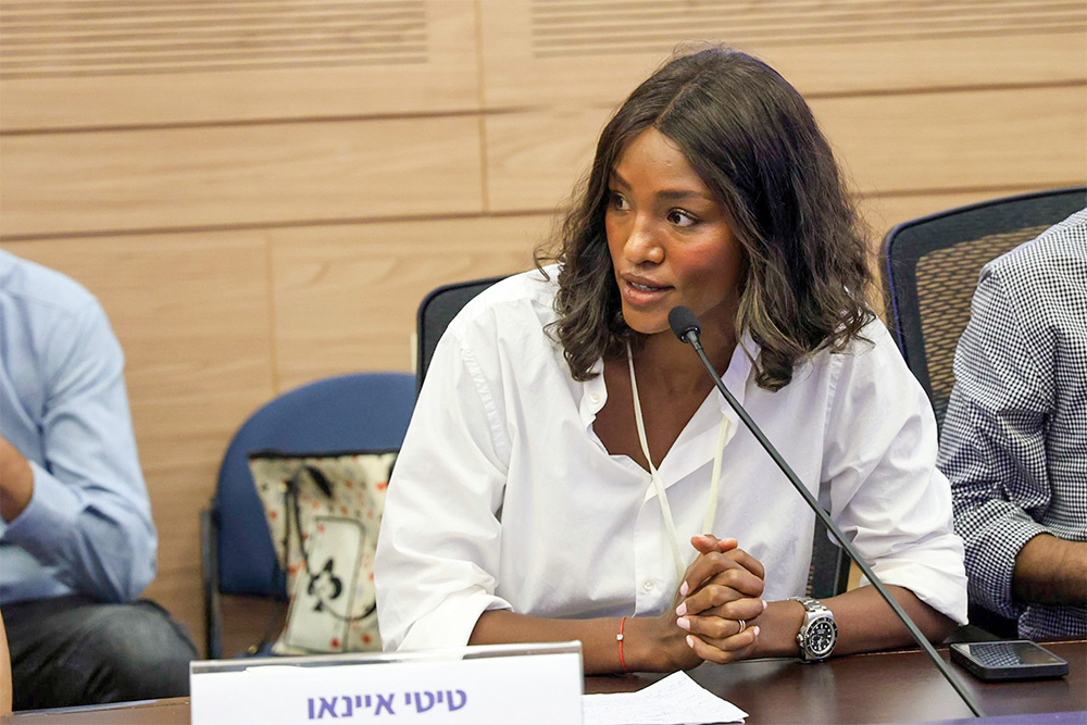 הדוגמנית טיטי איינאו: "לא מצליחה להבין איך מעצמת הייטק לא מצליחה למצוא ילדה שנעלמה מהבית שלה"