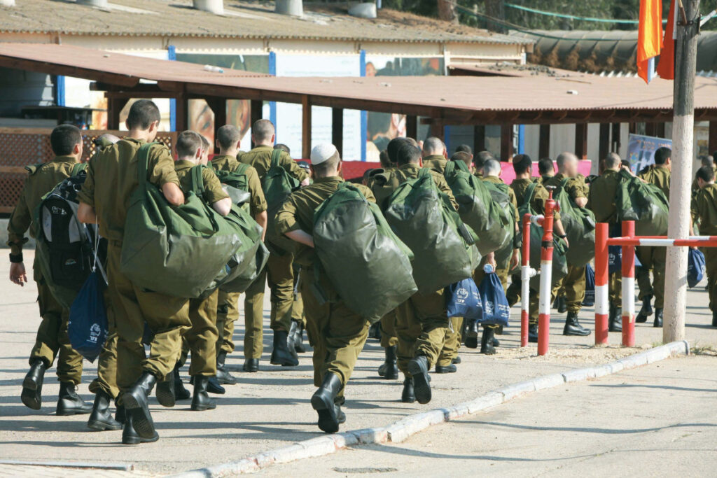 הממשלה אישרה את הארכת שירות החובה – והזעם לא איחר להגיע