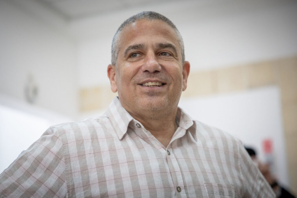 ינון מגל במתקפה חריפה: "קחו כדורים וצאו לחופש – אתם לא בפוקוס"