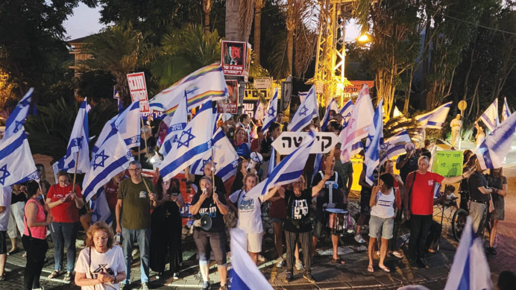 הפרו את ההנחיות: המשטרה עיכבה שני מפגינים ליד ביתו של שר החינוך קיש