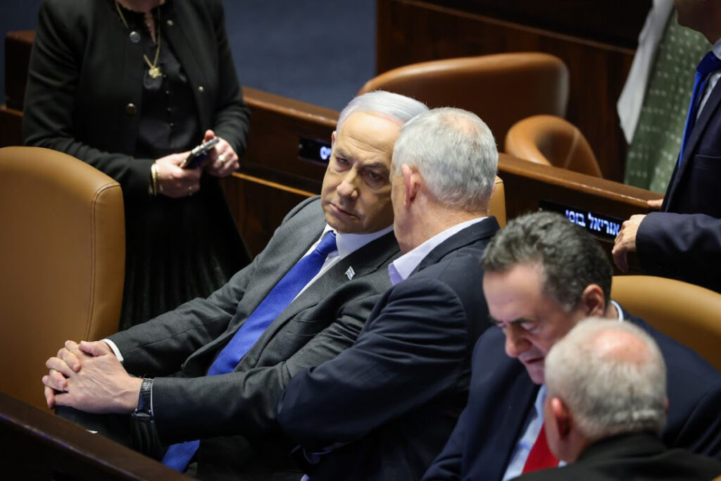 עסקת חטופים: בני גנץ מעניק גיבוי מלא לבנימין נתניהו