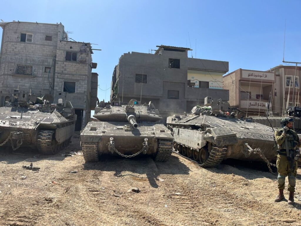 מלחמת חרבות ברזל הביאה לפגיעה בטנקים רבים, כך צה"ל משתקם