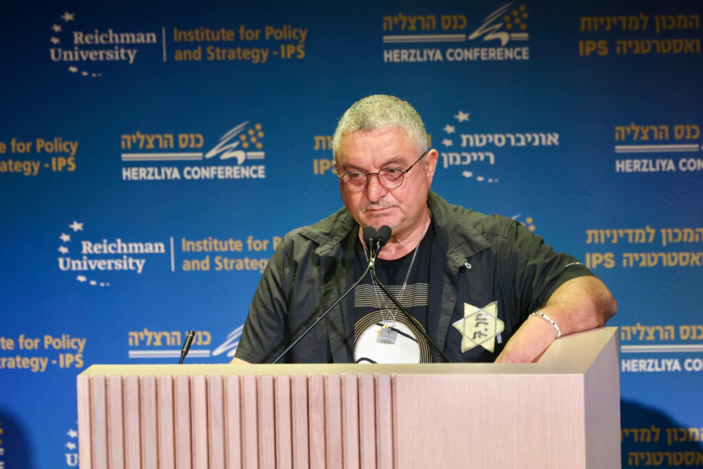 דני אלגרט יטוס לארה"ב להפגין מול נתניהו: "עסקה עושים בירושלים"