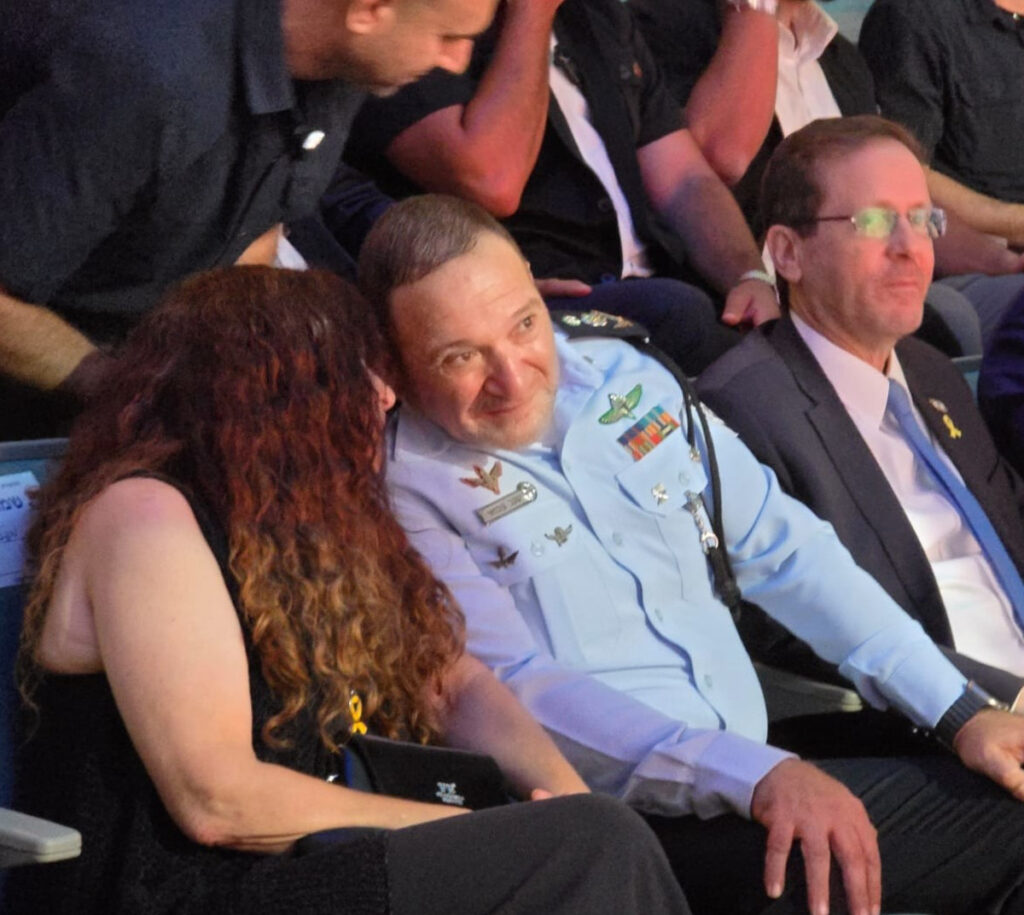עקיצה לבן גביר? אשתו של מפכ"ל המשטרה: "נאבקת בכוחות השחור"