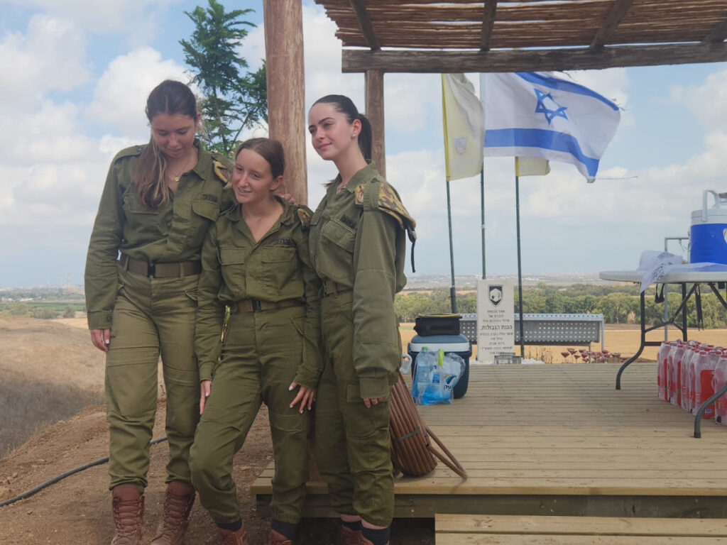"שדות במקום גדרות": מיזם להנצחת התצפיתניות שנפלו ב-7.10