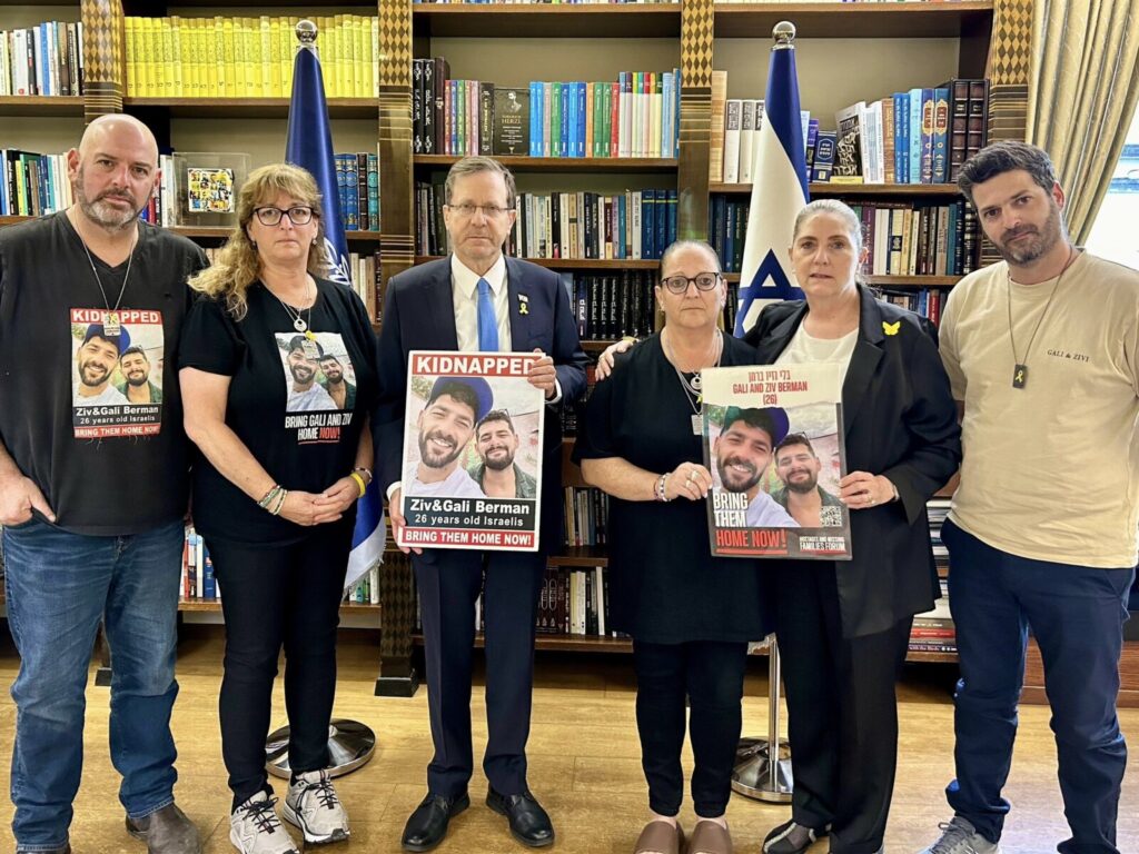 הנשיא הרצוג נפגש עם משפחות חטופים: "אין מצווה גדולה ממצוות פדיון שבויים"