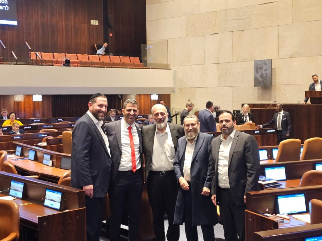אושר ״חוק הטלפונים הכשרים״: ועדות הרבנים יוכלו לחסום שיחות בקווים לציבור החרדי