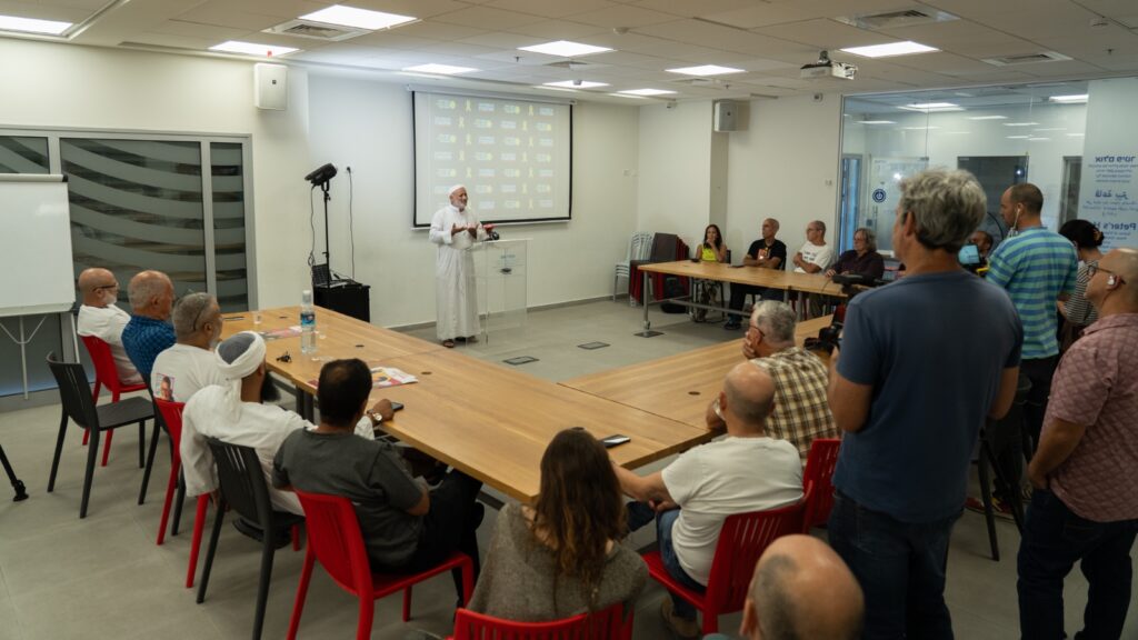 משפחות חטופים יהודיות וערביות נפגשו ברהט: "החטופים הם הבנים והבנות של כולנו"