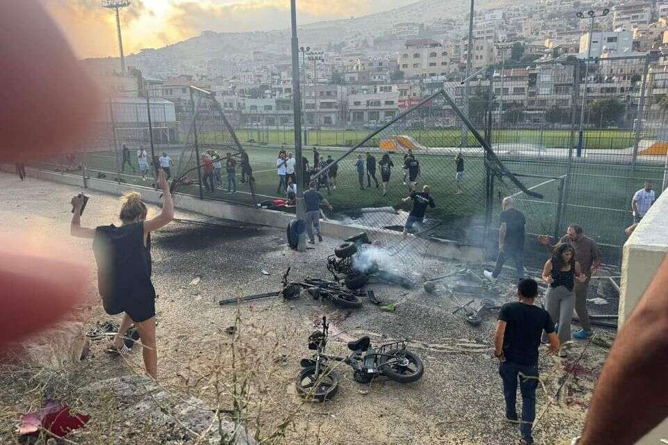 אחרי הפגיעה הישירה במג'דל שמס – סורים זועמים ברשת: "חיזבאללה נהנה להרוג ילדים"