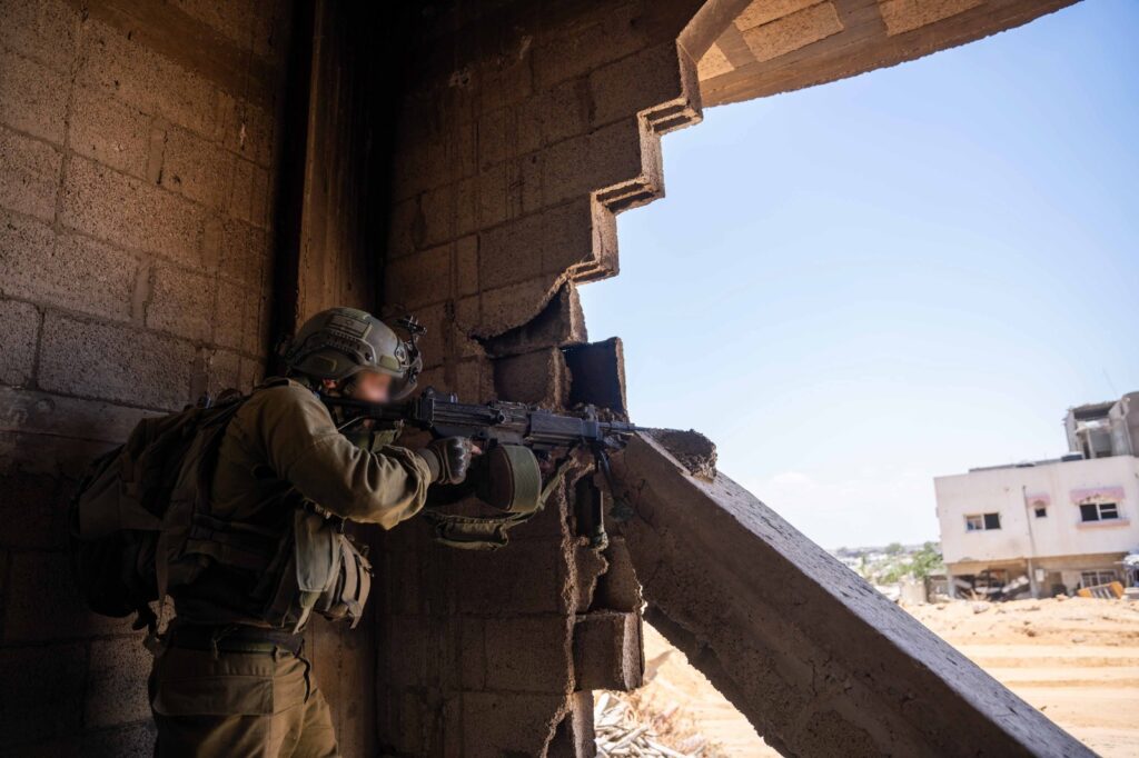 תיעוד מהרצועה: חיל האוויר תקף כ-35 מטרות טרור, חוסל מחבל שלקח חלק ב-7 לאוקטובר