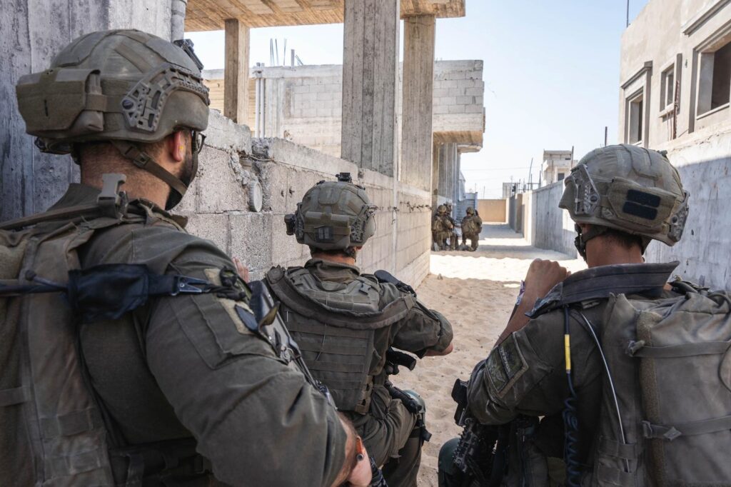 לוחם צה"ל נפל בדרום רצועת עזה; כמה מטרות אוויריות חדרו מלבנון, שריפות פרצו משברי יירוט