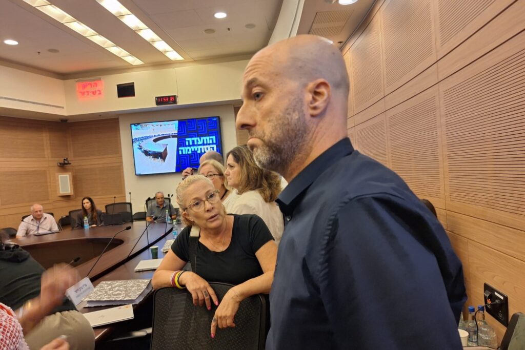 ועדת החוקה דנה במניעת ייצוג למחבלי חמאס, משפחות חטופים ונרצחים התעמתו ביניהן