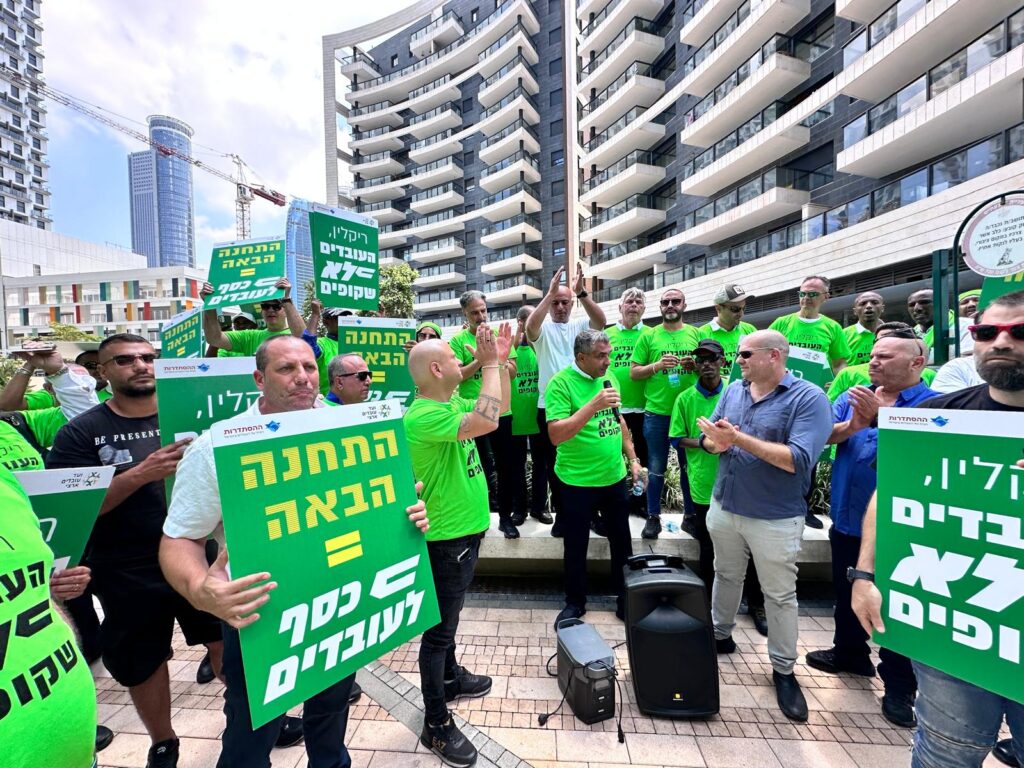 עובדי אגד מפגינים נגד ההנהלה: "העובדים לא יישארו בסוף התור"