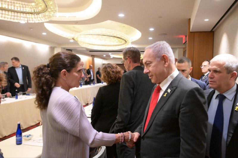 נתניהו למשפחות חטופים שהמריאו איתו לארה"ב: "התנאים הולכים ומבשילים לעסקה"
