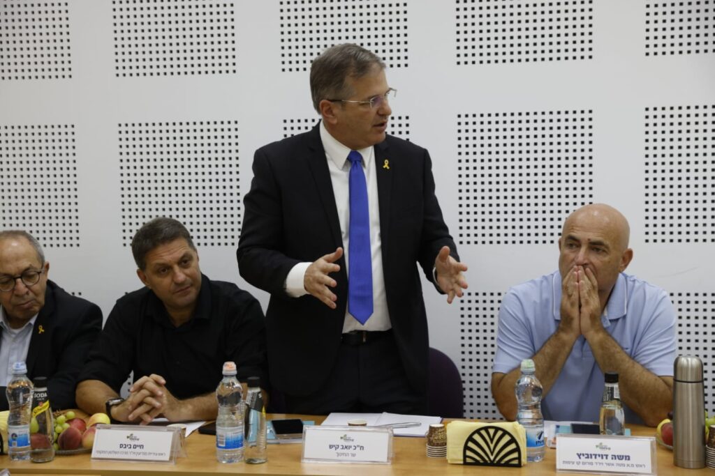 שר החינוך מכיר בכך שבתי הספר ביישובים שפונו בצפון לא יחזרו בספטמבר